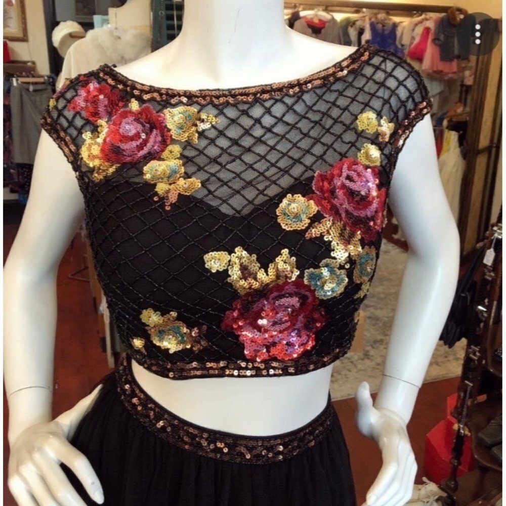 Camille La Vie Beaded Black Sequins Floral Crop Top, Misses 00